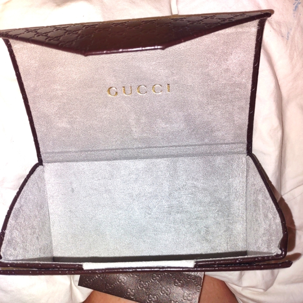 GUCCI collapsible eye glass holder